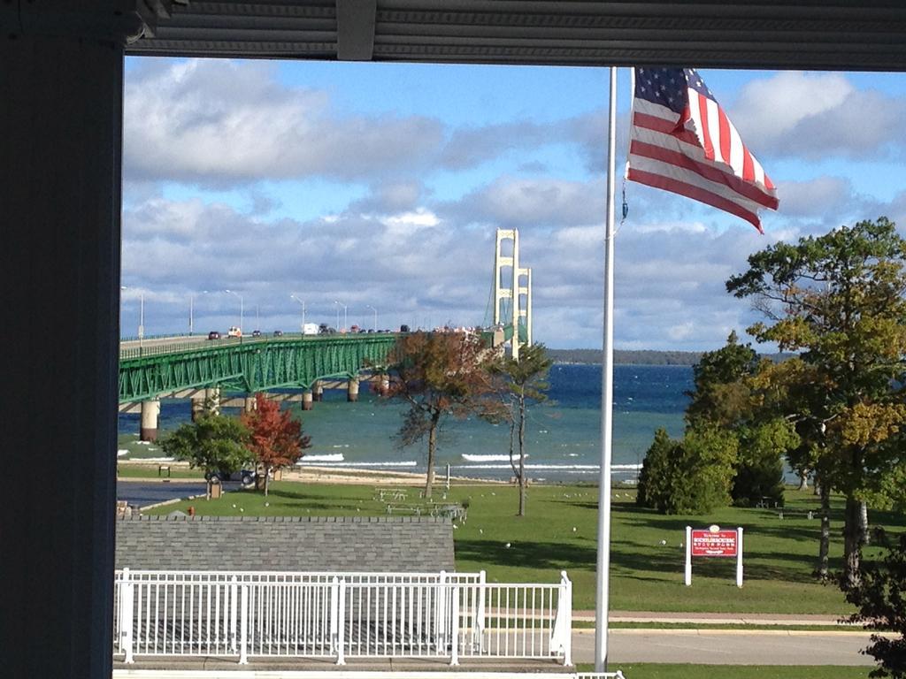 Parkside Inn Bridgeview Макино Сити Екстериор снимка