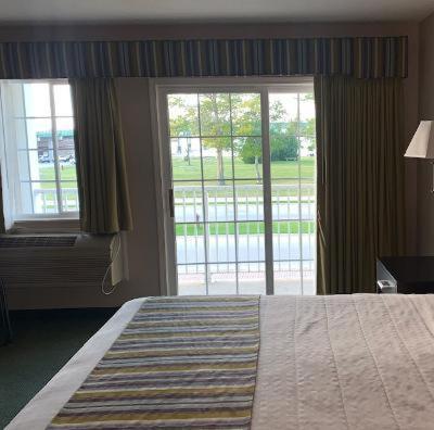 Parkside Inn Bridgeview Макино Сити Екстериор снимка