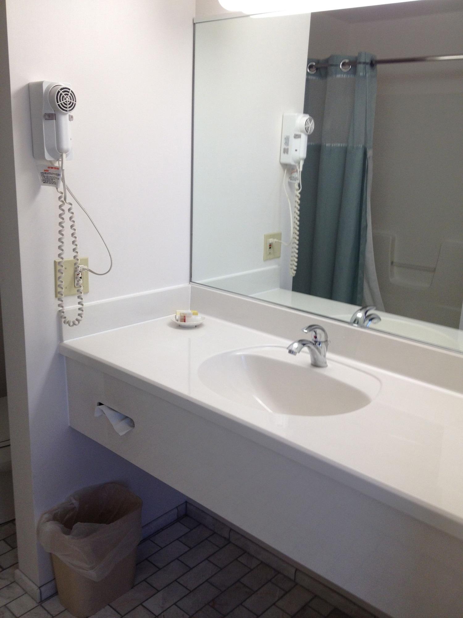 Parkside Inn Bridgeview Макино Сити Екстериор снимка