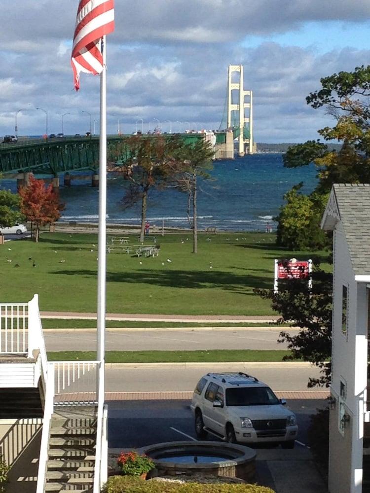 Parkside Inn Bridgeview Макино Сити Екстериор снимка