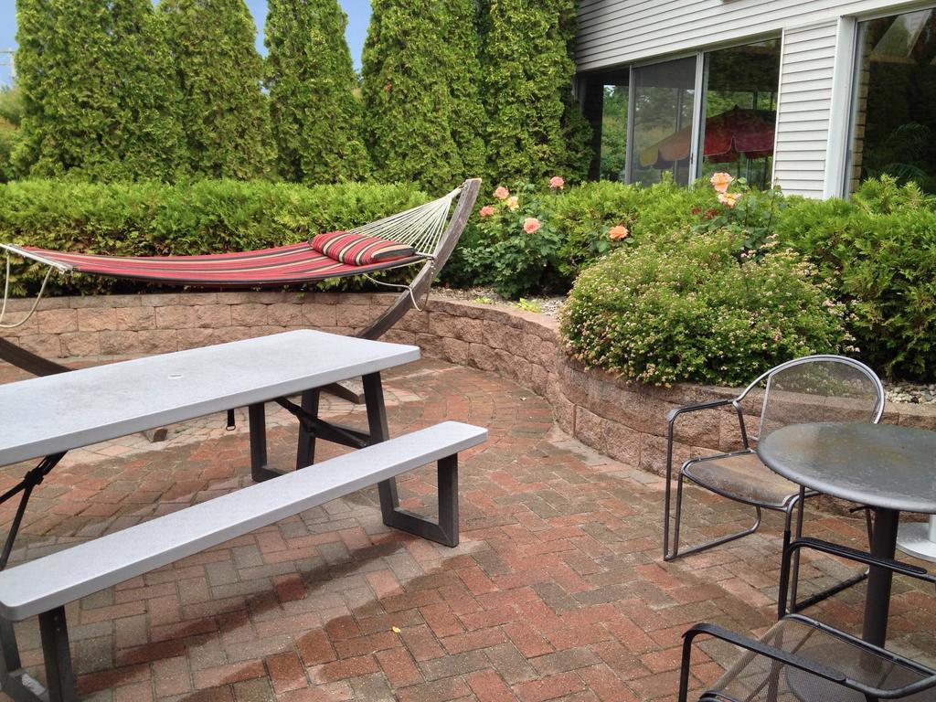Parkside Inn Bridgeview Макино Сити Екстериор снимка