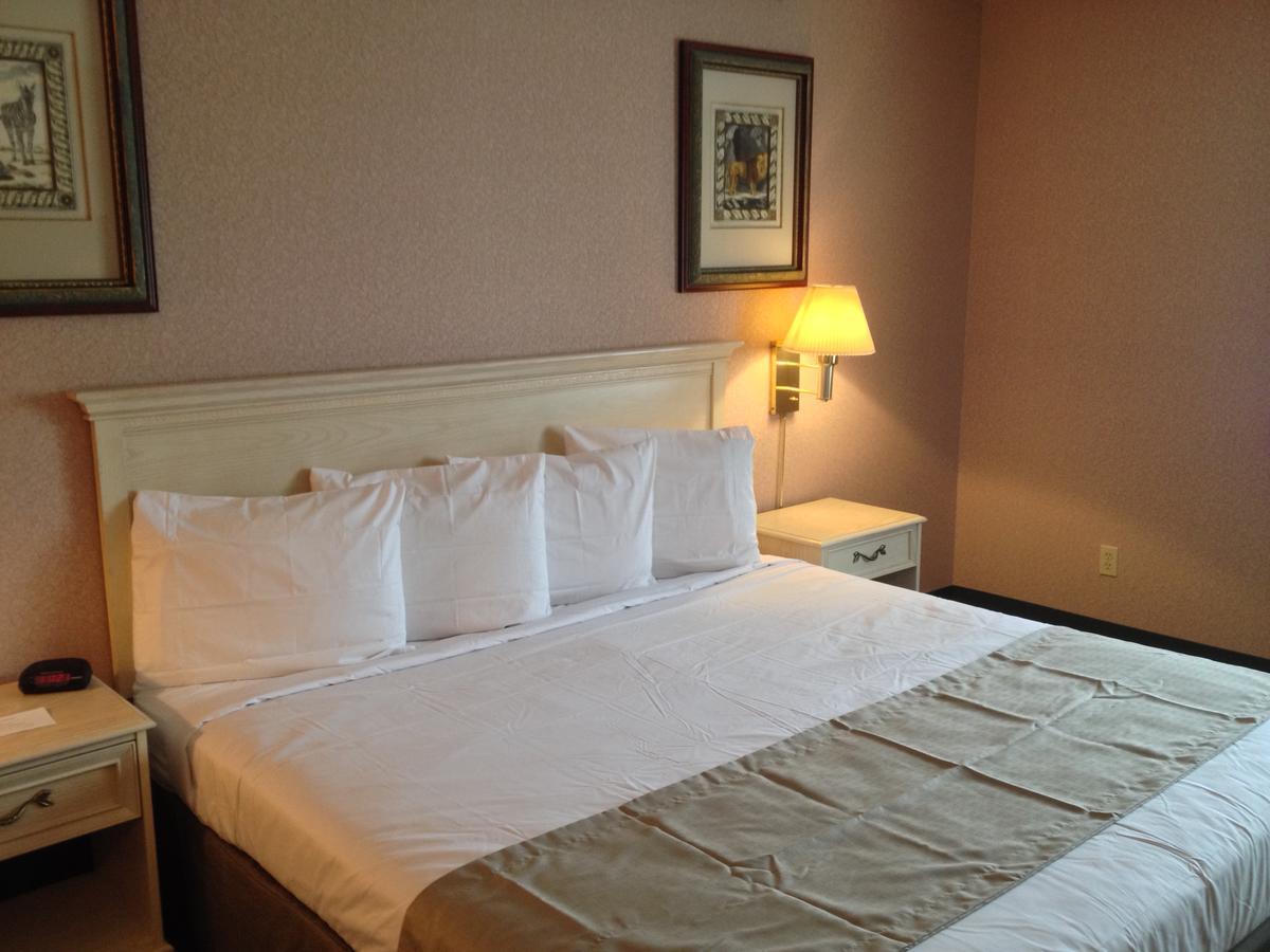 Parkside Inn Bridgeview Макино Сити Екстериор снимка