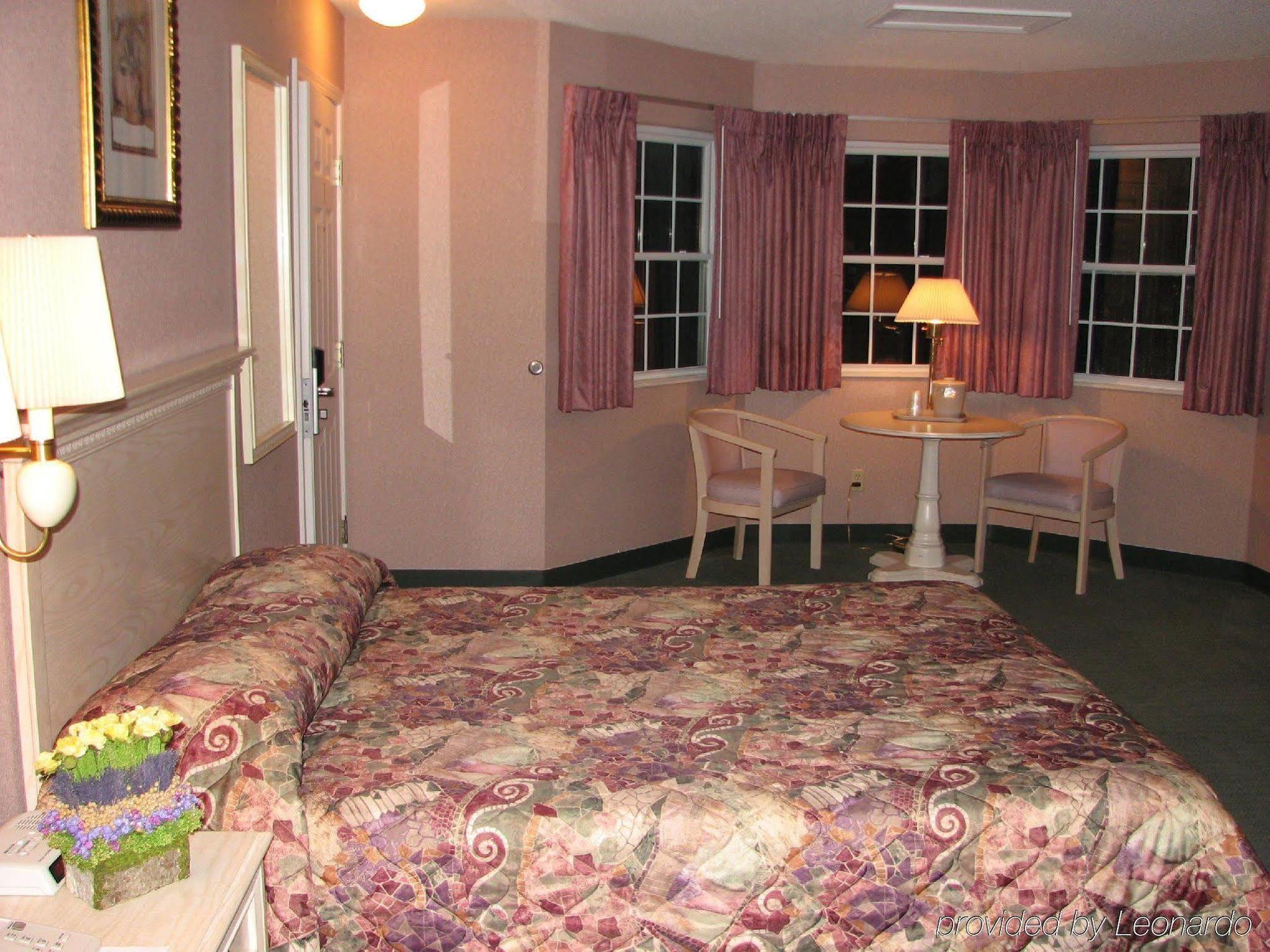 Parkside Inn Bridgeview Макино Сити Екстериор снимка