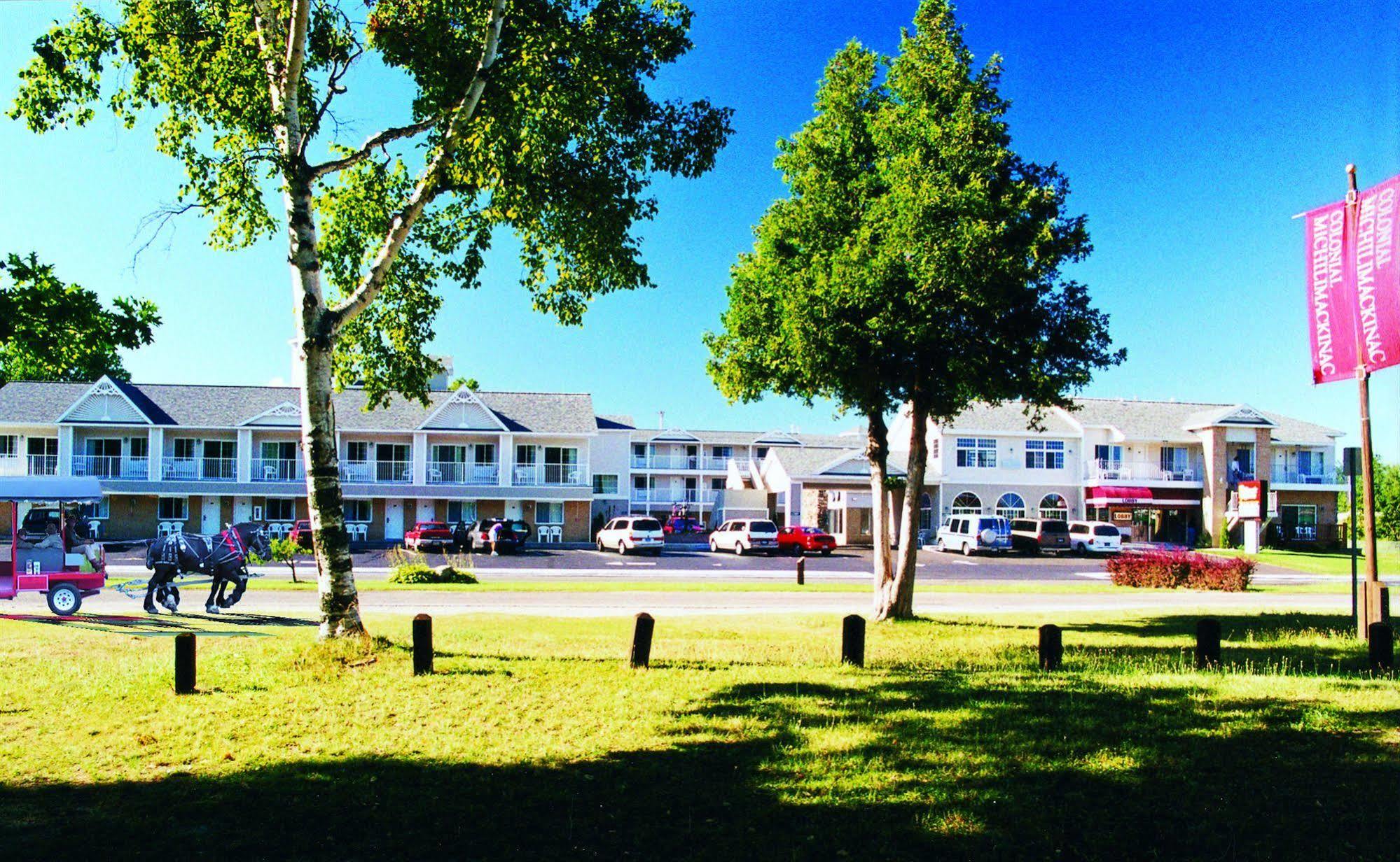 Parkside Inn Bridgeview Макино Сити Екстериор снимка